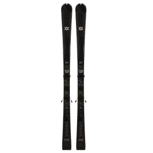 Paire de skis alpins noirs vue de face, avec fixations, sur fond blanc